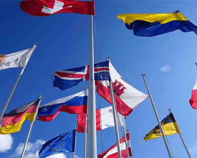 Fahnen-Vielfalt bei AllesFahnen — Werbefahnen, Beach Flags, Banner, Fahnenmasten